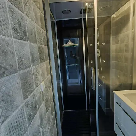 Renove Avec Terrasse, Climatisation, Proche - Fr-1-607-165 *