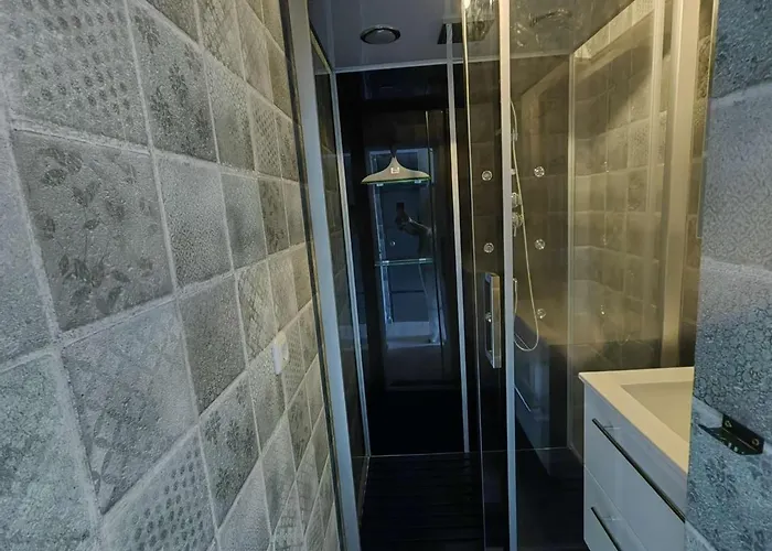 Renove Avec Terrasse, Climatisation, Proche - Fr-1-607-165 *