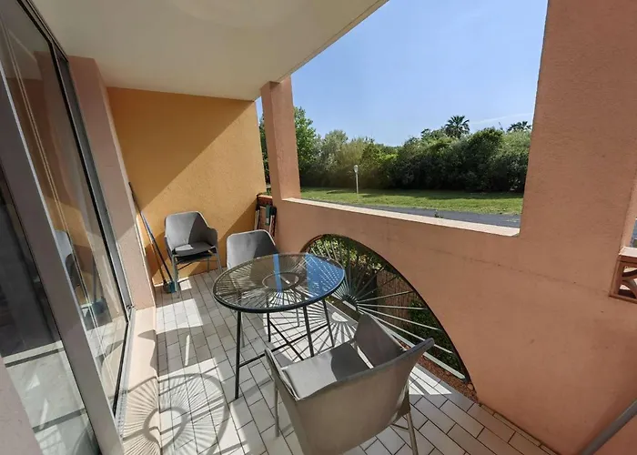 Apartment Renove Avec Terrasse, Climatisation, Proche - Fr-1-607-165 *